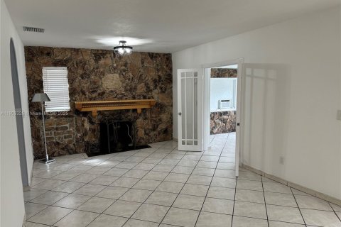 Снять в аренду виллу или дом в Майами, Флорида 3 спальни, 206.24м2, № 1955659 - фото 16