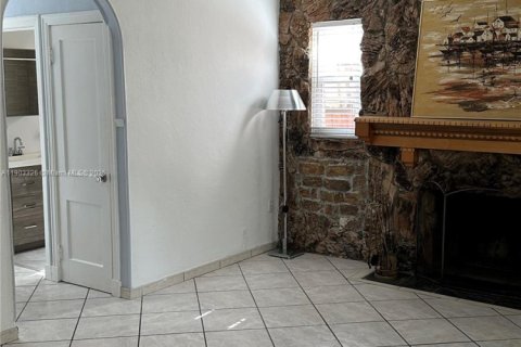 Снять в аренду виллу или дом в Майами, Флорида 3 спальни, 206.24м2, № 1955659 - фото 6