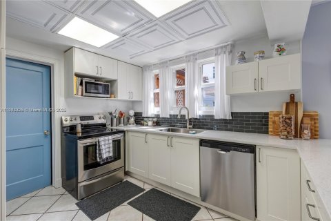 Снять в аренду виллу или дом в Майами, Флорида 3 спальни, 206.24м2, № 1955659 - фото 12