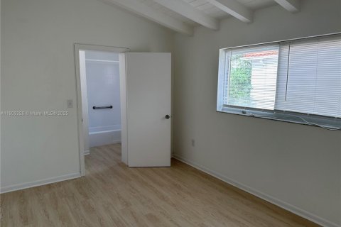 Снять в аренду виллу или дом в Майами, Флорида 3 спальни, 206.24м2, № 1955659 - фото 20