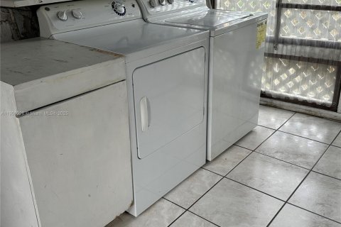 Снять в аренду виллу или дом в Майами, Флорида 3 спальни, 206.24м2, № 1955659 - фото 24