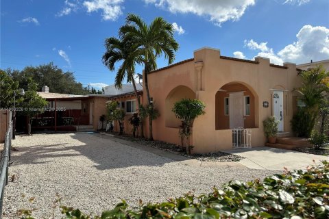Снять в аренду виллу или дом в Майами, Флорида 3 спальни, 206.24м2, № 1955659 - фото 3
