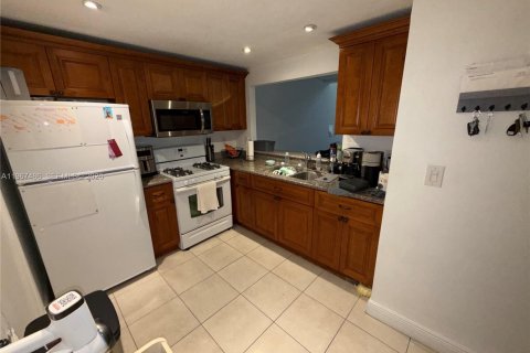 Copropriété à louer à Hialeah, Floride: 1 chambre, 91.23 m2 № 2028671 - photo 3