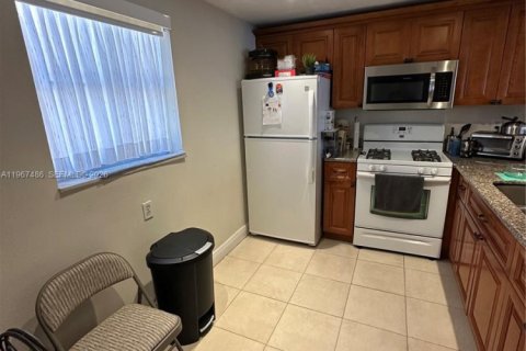 Copropriété à louer à Hialeah, Floride: 1 chambre, 91.23 m2 № 2028671 - photo 16