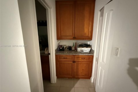 Copropriété à louer à Hialeah, Floride: 1 chambre, 91.23 m2 № 2028671 - photo 21