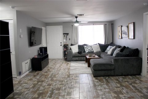House in Deltona, Florida 2 bedrooms, 120.59 sq.m. № 2109197 - photo 7