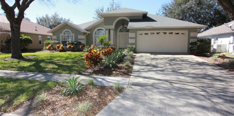 House in Oviedo, Florida 3 bedrooms, 155.89 sq.m. № 2210960
