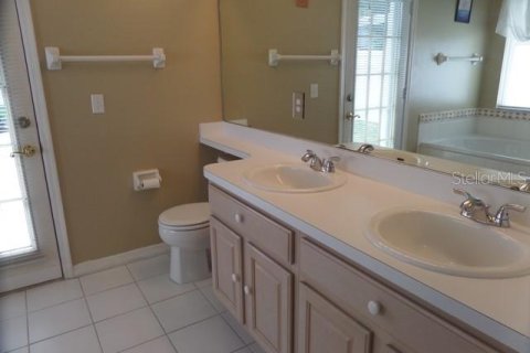 House in Oviedo, Florida 3 bedrooms, 155.89 sq.m. № 2210960 - photo 9