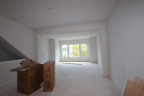 Townhouse in Saint Petersburg, Florida 3 bedrooms, 181.35 sq.m. № 1866770 - photo 10