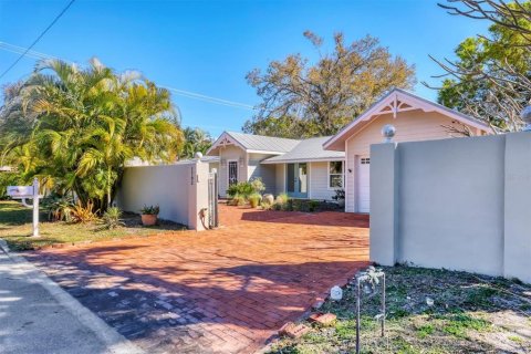 House in Sarasota, Florida 3 bedrooms, 187.2 sq.m. № 2118972