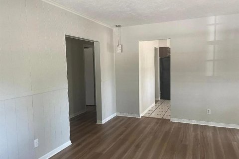 House in Gainesville, Florida 3 bedrooms, 117.89 sq.m. № 2198859 - photo 4