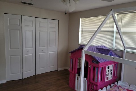 House in New Port Richey, Florida 3 bedrooms, 124.49 sq.m. № 1916247 - photo 4