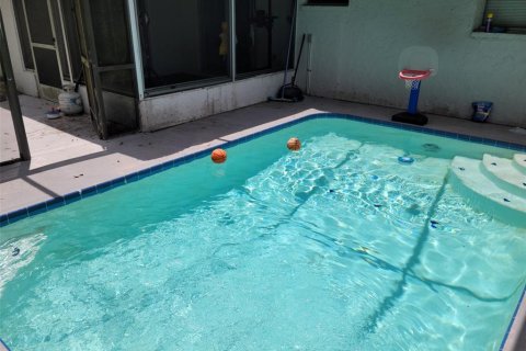 House in New Port Richey, Florida 3 bedrooms, 124.49 sq.m. № 1916247 - photo 21