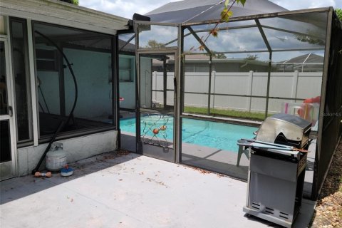 House in New Port Richey, Florida 3 bedrooms, 124.49 sq.m. № 1916247 - photo 18