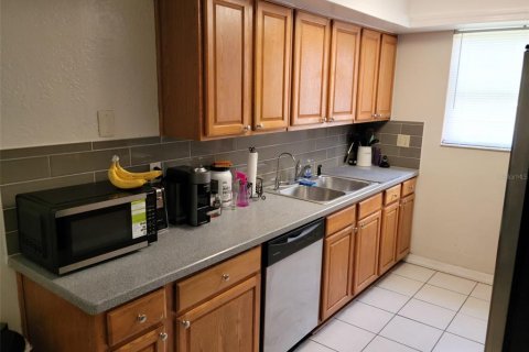 House in New Port Richey, Florida 3 bedrooms, 124.49 sq.m. № 1916247 - photo 12