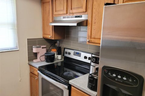 House in New Port Richey, Florida 3 bedrooms, 124.49 sq.m. № 1916247 - photo 16