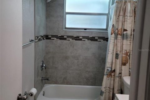 House in New Port Richey, Florida 3 bedrooms, 124.49 sq.m. № 1916247 - photo 7
