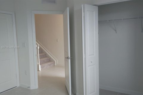 Touwnhouse à louer à Homestead, Floride: 3 chambres, 123.37 m2 № 2295795 - photo 13