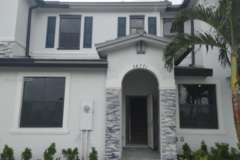 Touwnhouse à louer à Homestead, Floride: 3 chambres, 123.37 m2 № 2295795 - photo 2