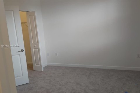 Touwnhouse à louer à Homestead, Floride: 3 chambres, 123.37 m2 № 2295795 - photo 9