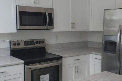 Touwnhouse à louer à Homestead, Floride: 3 chambres, 123.37 m2 № 2295795 - photo 3