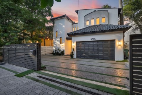 Villa ou maison à Miami, Floride 4 chambres, 355.35 m2 № 2026568