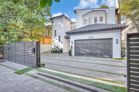 Villa ou maison à vendre à Miami, Floride: 4 chambres, 355.35 m2 № 2026568 - photo 2