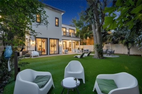 Villa ou maison à vendre à Miami, Floride: 4 chambres, 355.35 m2 № 2026568 - photo 10