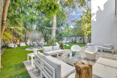 Villa ou maison à vendre à Miami, Floride: 4 chambres, 355.35 m2 № 2026568 - photo 21