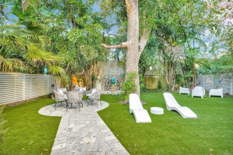 Villa ou maison à vendre à Miami, Floride: 4 chambres, 355.35 m2 № 2026568 - photo 17