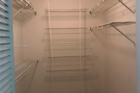 Copropriété à louer à Pembroke Pines, Floride: 1 chambre, 78.32 m2 № 1987318 - photo 13