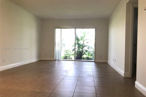 Copropriété à louer à Pembroke Pines, Floride: 1 chambre, 78.32 m2 № 1987318 - photo 3