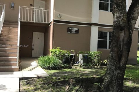 Copropriété à louer à Pembroke Pines, Floride: 1 chambre, 78.32 m2 № 1987318 - photo 1