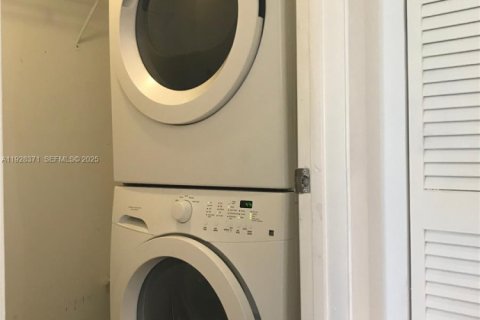 Copropriété à louer à Pembroke Pines, Floride: 1 chambre, 78.32 m2 № 1987318 - photo 9