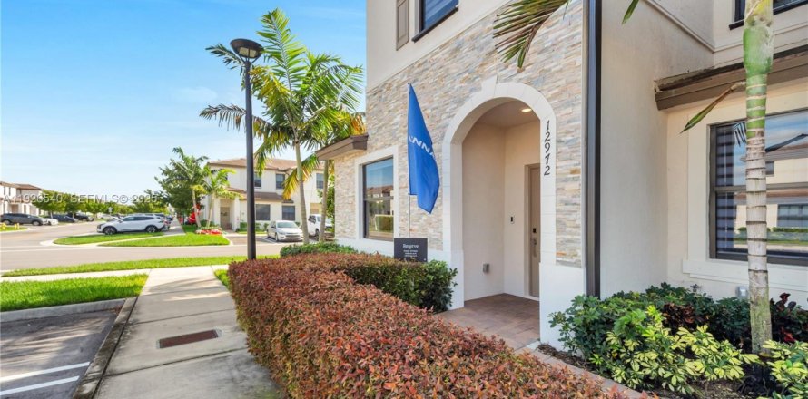 Adosado en Homestead, Florida 3 dormitorios, 143.53 m2 № 1986443