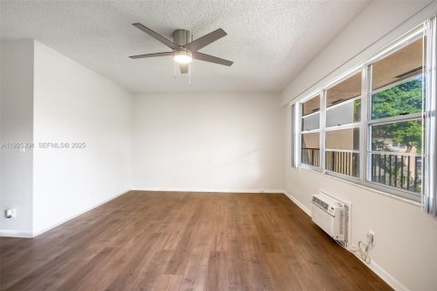 Copropriété à louer à Pembroke Pines, Floride: 1 chambre, 75.34 m2 № 1985747 - photo 5