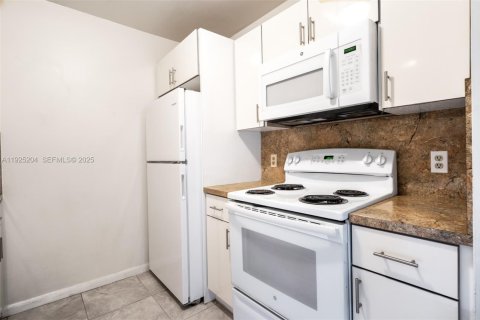 Copropriété à louer à Pembroke Pines, Floride: 1 chambre, 75.34 m2 № 1985747 - photo 8