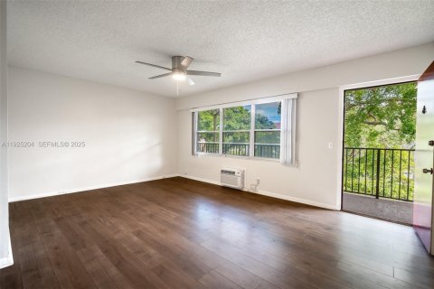 Copropriété à louer à Pembroke Pines, Floride: 1 chambre, 75.34 m2 № 1985747 - photo 4