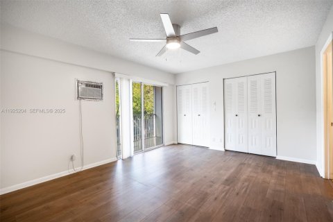 Copropriété à louer à Pembroke Pines, Floride: 1 chambre, 75.34 m2 № 1985747 - photo 13