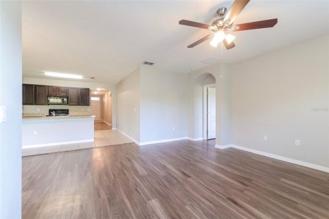 Villa ou maison à louer à Davenport, Floride: 4 chambres, 171.96 m2 № 2167039 - photo 2