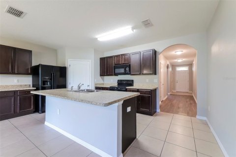 Villa ou maison à louer à Davenport, Floride: 4 chambres, 171.96 m2 № 2167039 - photo 4