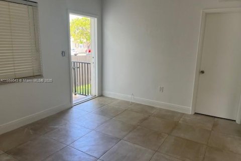 Appartement à louer à Miami, Floride: 1 chambre, 589.46 m2 № 1888107 - photo 4