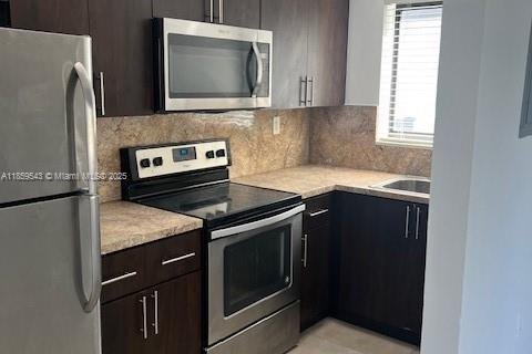 Appartement à louer à Miami, Floride: 1 chambre, 589.46 m2 № 1888107 - photo 2