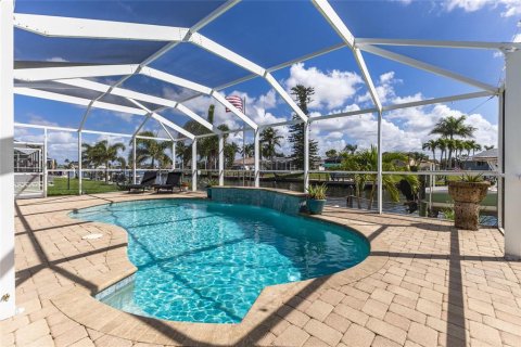 House in Cape Coral, Florida 3 bedrooms, 156.17 sq.m. № 2233154 - photo 28