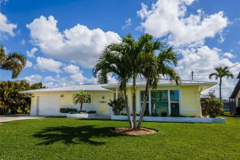 House in Cape Coral, Florida 3 bedrooms, 156.17 sq.m. № 2233154 - photo 4