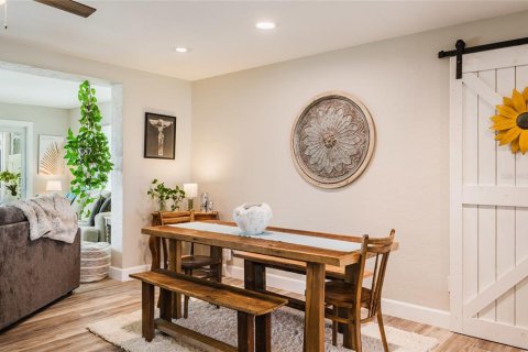 House in Cape Coral, Florida 3 bedrooms, 156.17 sq.m. № 2233154 - photo 7