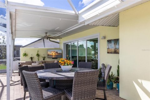 House in Cape Coral, Florida 3 bedrooms, 156.17 sq.m. № 2233154 - photo 24
