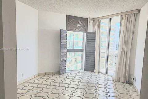 Condo in Aventura, Florida, 2 bedrooms in LANDMARK  № 2024029 - photo 18