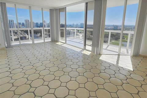 Condo in Aventura, Florida, 2 bedrooms in LANDMARK  № 2024029 - photo 9