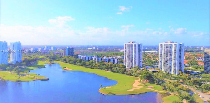 Condo in Aventura, Florida, 2 bedrooms in LANDMARK  № 2024029